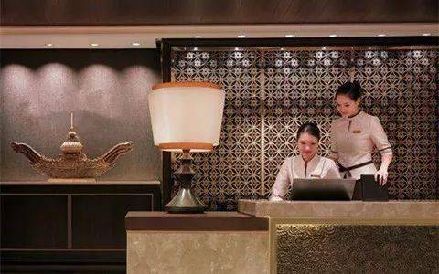 星級(jí)酒店與經(jīng)濟(jì)型酒店的定位與發(fā)展方向?qū)Ρ确治? class=